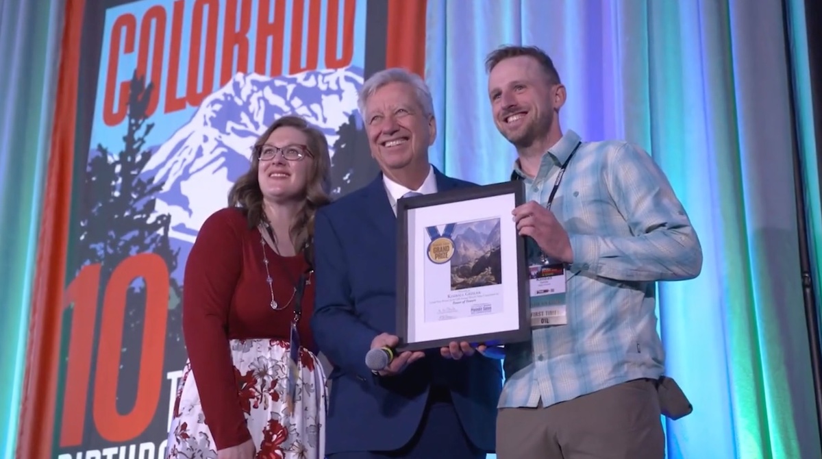 Kimball Geisler during the Ceremony Award at Plein Air Convention and Expo, Denver, 2023.