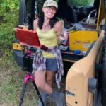 Crista Pisano with her plein air gear