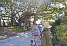 Artist Kari Ganoung Ruiz plein air painting during the Lighthouse Paint Out Competition at Jupiter Inlet Lighthouse Museum