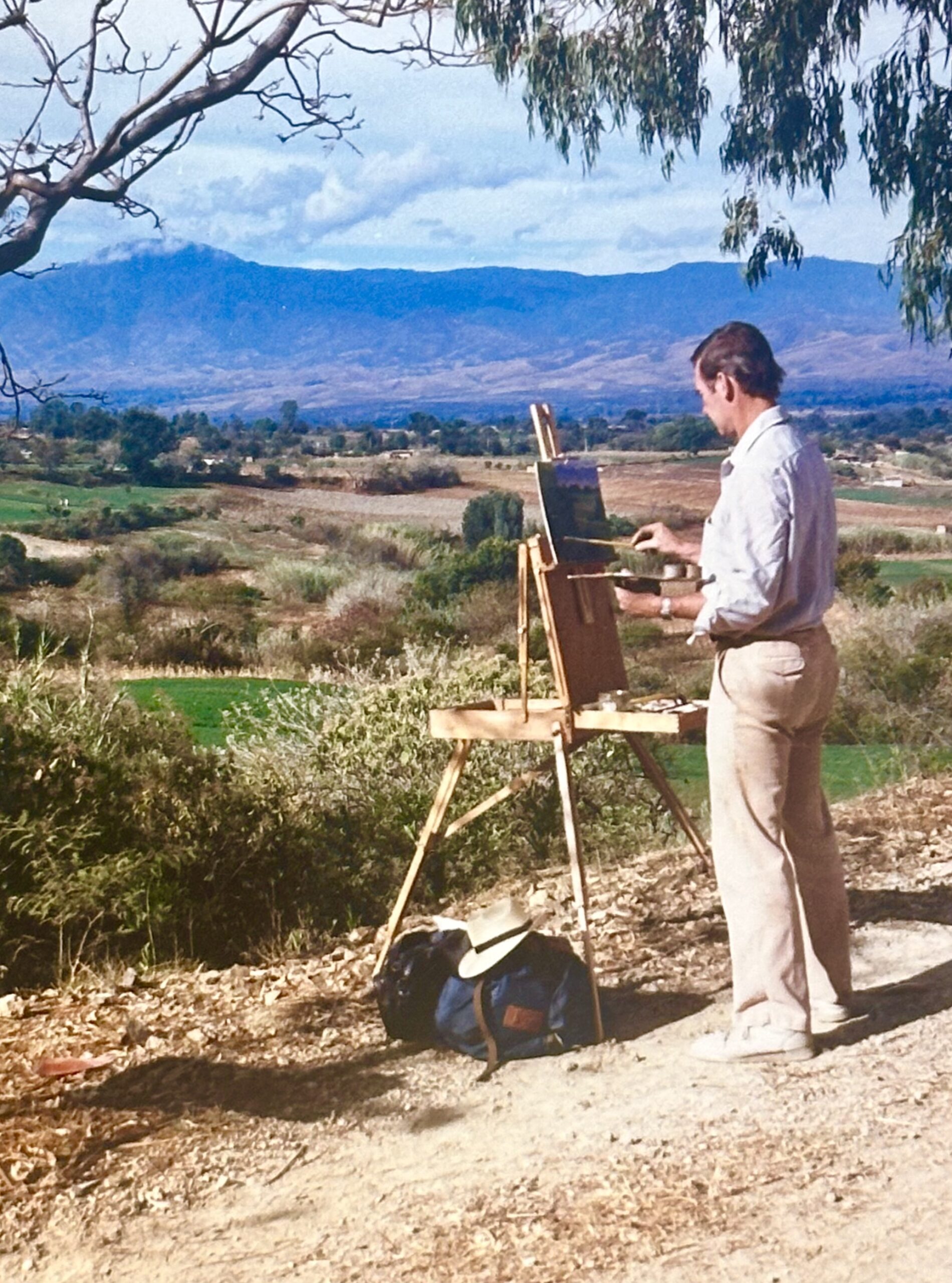 Ned Mueller painting on location in Mexico