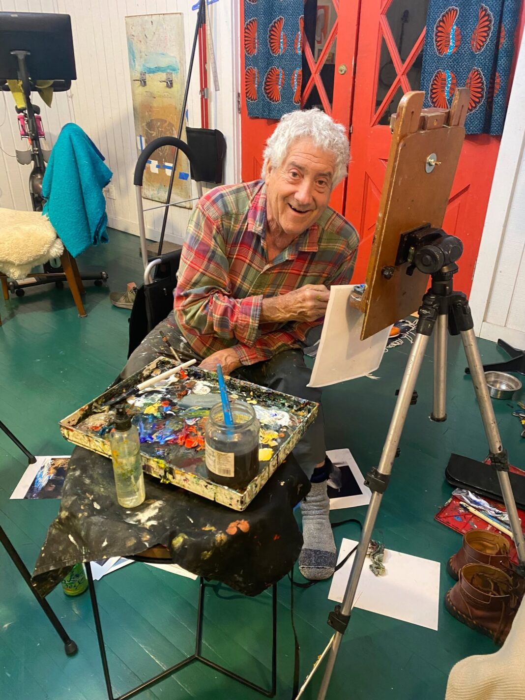 Gil Dellinger at the easel - image courtesy of the Dellinger family Gil Dellinger artist obituary - at the easel - image courtesy of the Dellinger family