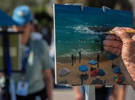 Laguna Plein Air Invitational Artist Carl Bretzke (Minneapolis, MN) captures a Laguna October beach scene during unseasonably high temperatures (Photo by LPAPA's Event Photographer Mitch Ridder).