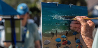 Laguna Plein Air Invitational Artist Carl Bretzke (Minneapolis, MN) captures a Laguna October beach scene during unseasonably high temperatures (Photo by LPAPA's Event Photographer Mitch Ridder).