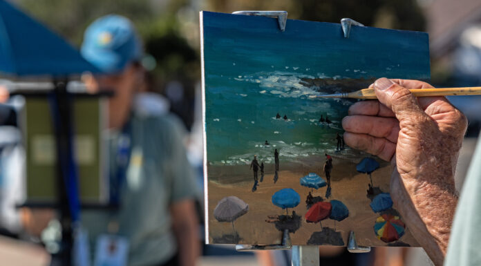 Laguna Plein Air Invitational Artist Carl Bretzke (Minneapolis, MN) captures a Laguna October beach scene during unseasonably high temperatures (Photo by LPAPA's Event Photographer Mitch Ridder).